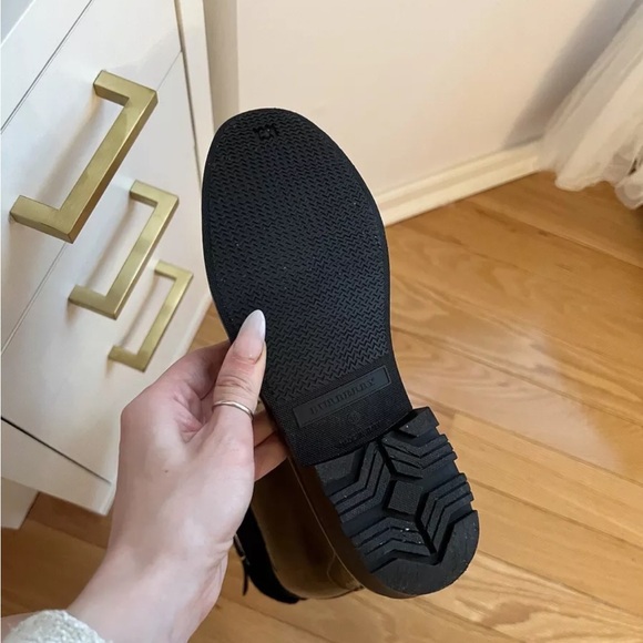 Sold Burberry shearling rain boots - size 8 - Picture 2 of 4